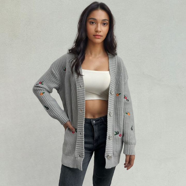 Damen Grobstrick Cardigan mit bunten Stickereien und Knopfverschluss Drune