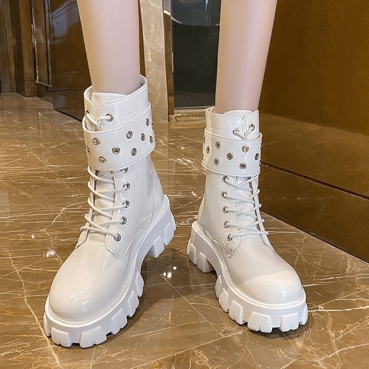 Damen nan glänzende Lack-Combat-Boots mit klobiger Traktorsohle, Doppelriemen und metallischen Ösen Drune
