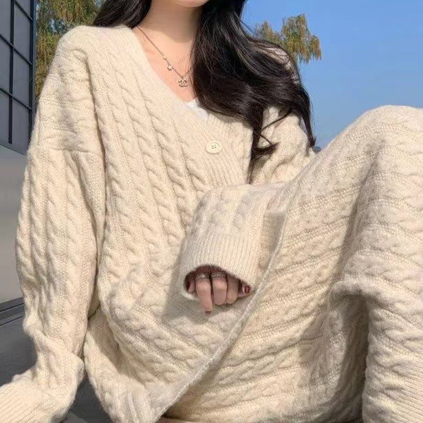 Damen gestricktes Ensemble mit strukturiertem Cardigan und Rock Drune