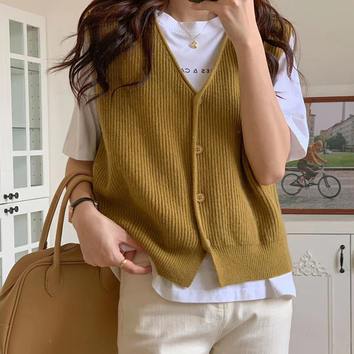 Damen Strickweste mit feiner Rippenstruktur und klassischen Knopfdetails Drune
