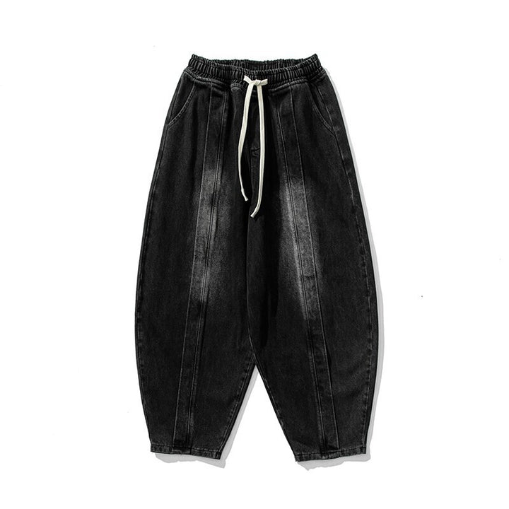Herren Extraweite Jeanshose im Balloon‑Schnitt mit Tunnelzugbund und Längssteppungen Drune