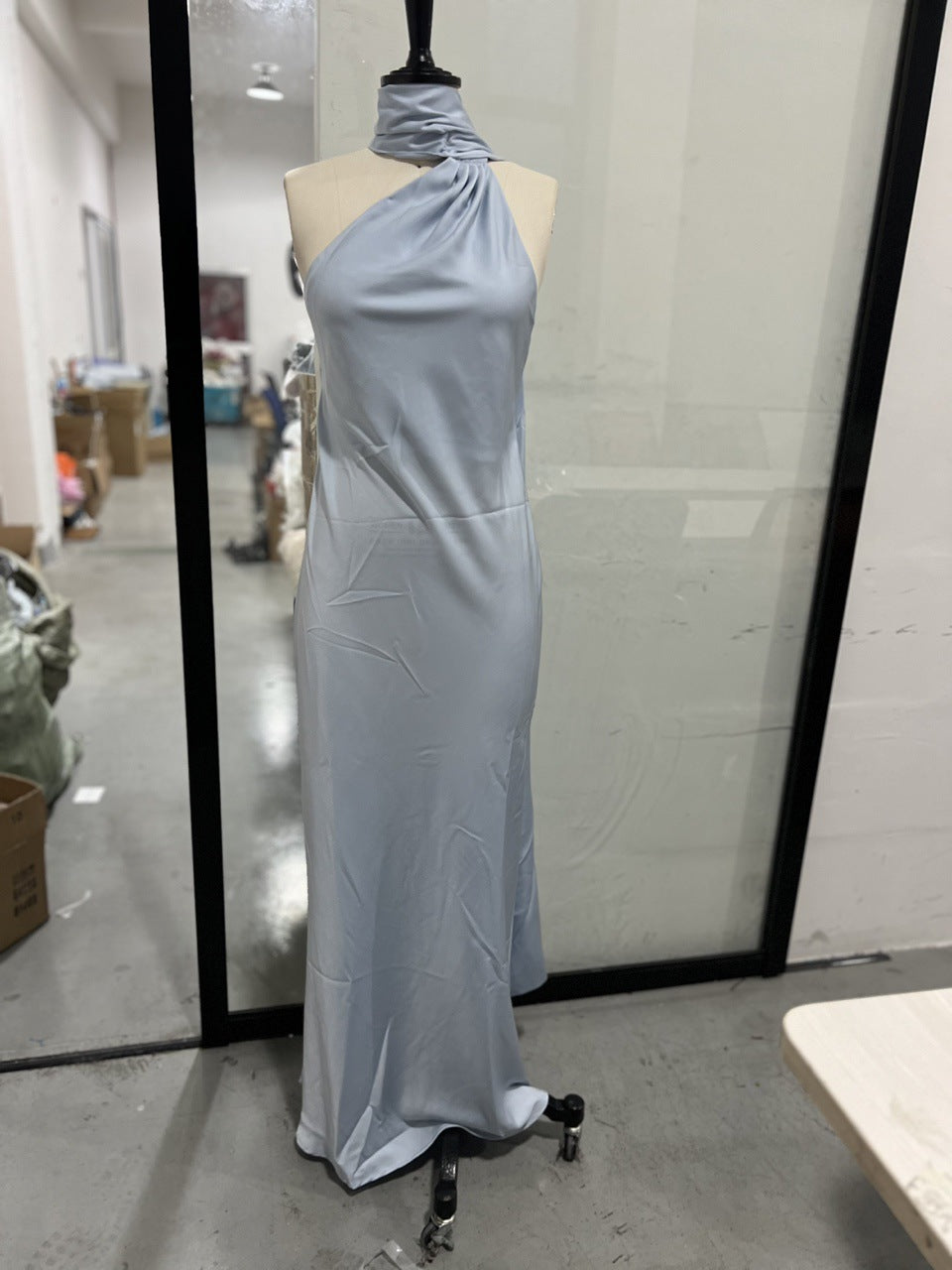 Damen elegantes Abendkleid mit asymmetrischem Schnitt und eindrucksvoller Drapierung Drune