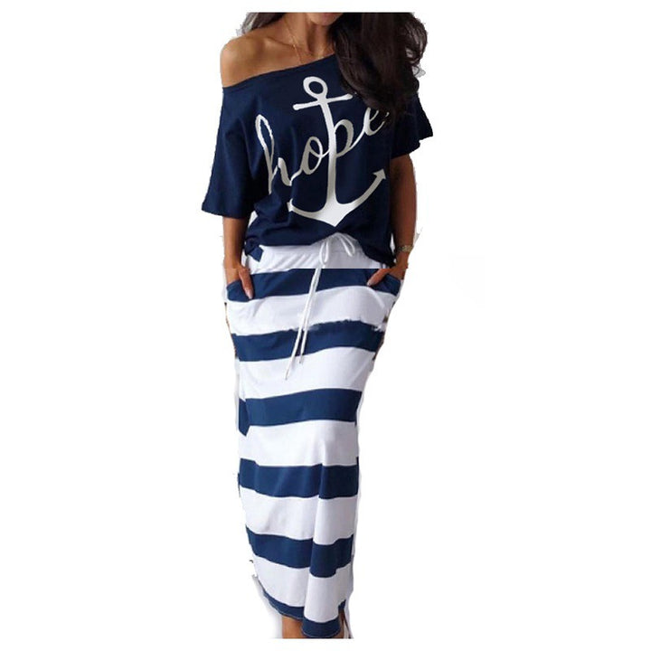 Damen modisches Strandoutfit mit off-shoulder Oberteil und hüftlangem Rock Drune