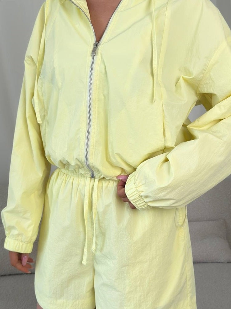 Damen Sportives Kurzarm-Set mit Kapuzenjacke und elastischem Bund