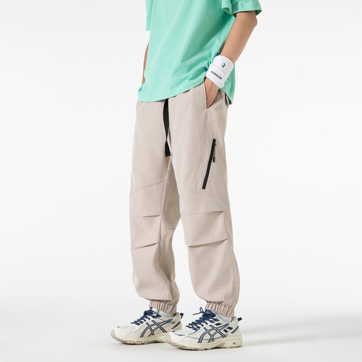 Herren Weite technische Cargo-Joggerhose mit elastischem Tunnelzugbund, aufgesetzten Klappentaschen und Reißverschluss-Beintasche Drune