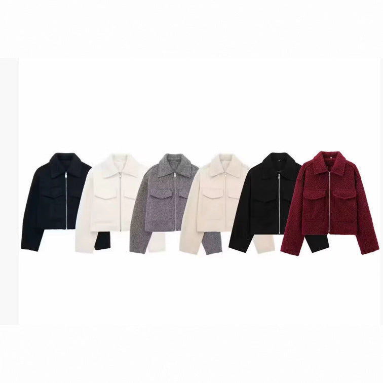Damen 40+ kurze Woll‑Blousonjacke mit goldfarbenem Reißverschluss und aufgesetzten Pattentaschen Drune