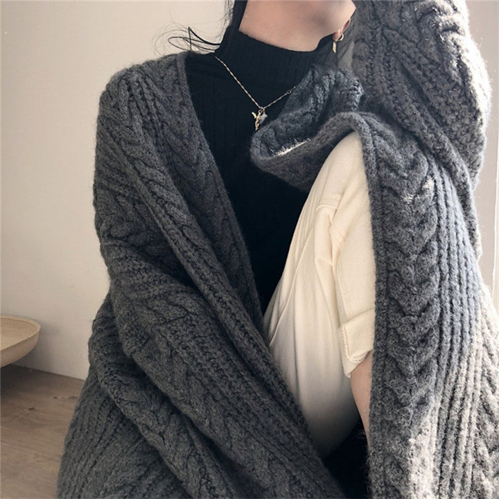 Damen Strickponcho mit tiefem V-Ausschnitt und trendigem Zopfmuster Drune