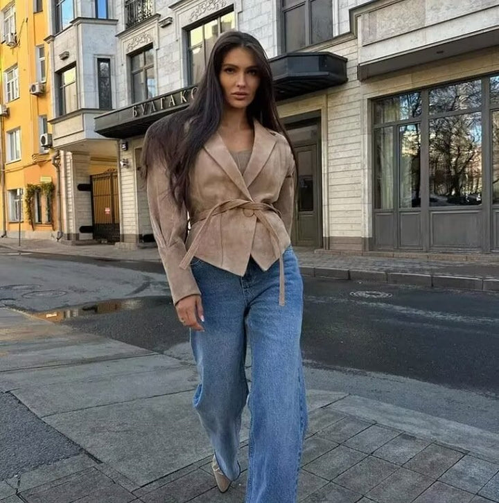 Damen Modische Wildlederjacke mit Gürtel und eleganten Schulterdetails Drune