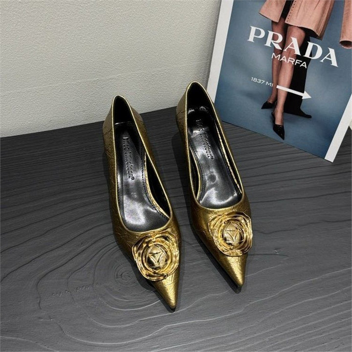 Damen Spitz zulaufende Pumps mit Metallic-Optik und Rosetten-Applikation Drune