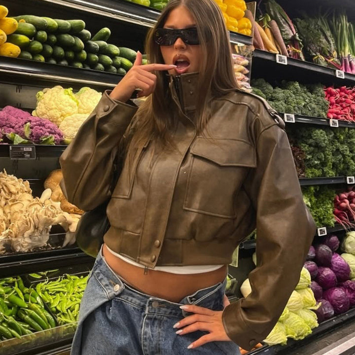 Damen Kurze Utility-Bomberjacke aus veganem Lederimitat mit hohem Stehkragen Drune