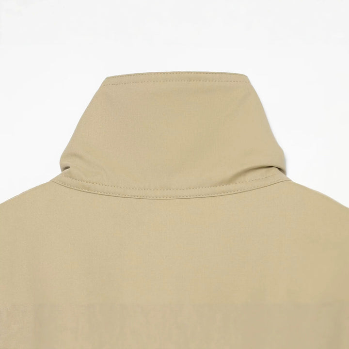 Damen Kurze wasserabweisende Cape‑Jacke mit hohem Stehkragen und verdeckter Knopfleiste Drune