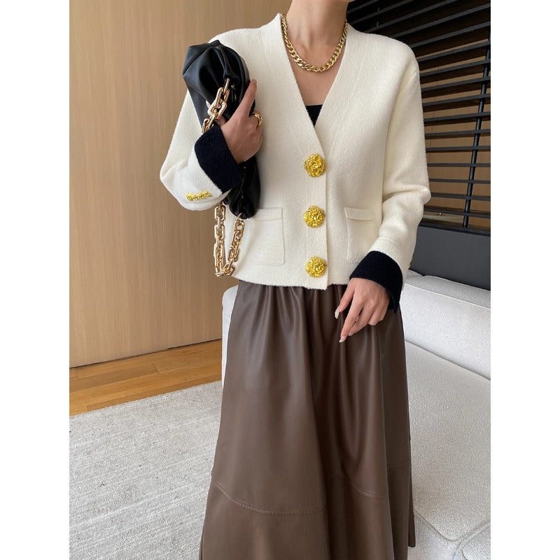 Damen eleganter Cardigan mit Knopfdetails und fließendem Maxirock Drune