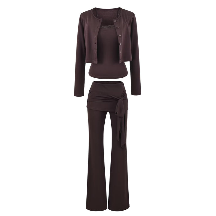 Damen dreiteiliges Lounge-Set mit kurzem Knopfcardigan, Spitzentop und Wickel-Schlaghose Drune
