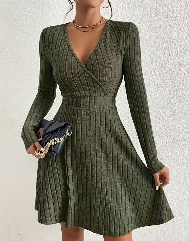 Damen Strickkleid mit Wickel-V-Ausschnitt, taillierter Bund und ausgestelltem A-Linien-Rock Drune