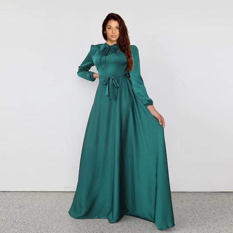 Damen Maxikleid aus fließendem Satin mit Stehkragen und Bindegürtel Drune