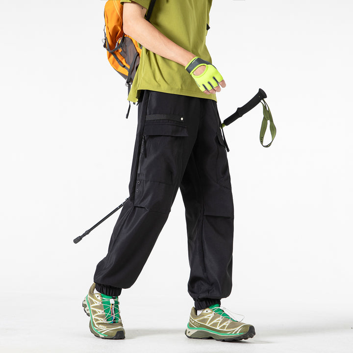 Herren weite Cargo-Jogginghose im Tech‑Utility‑Look mit elastischem Bund und multifunktionalen Klapptaschen Drune