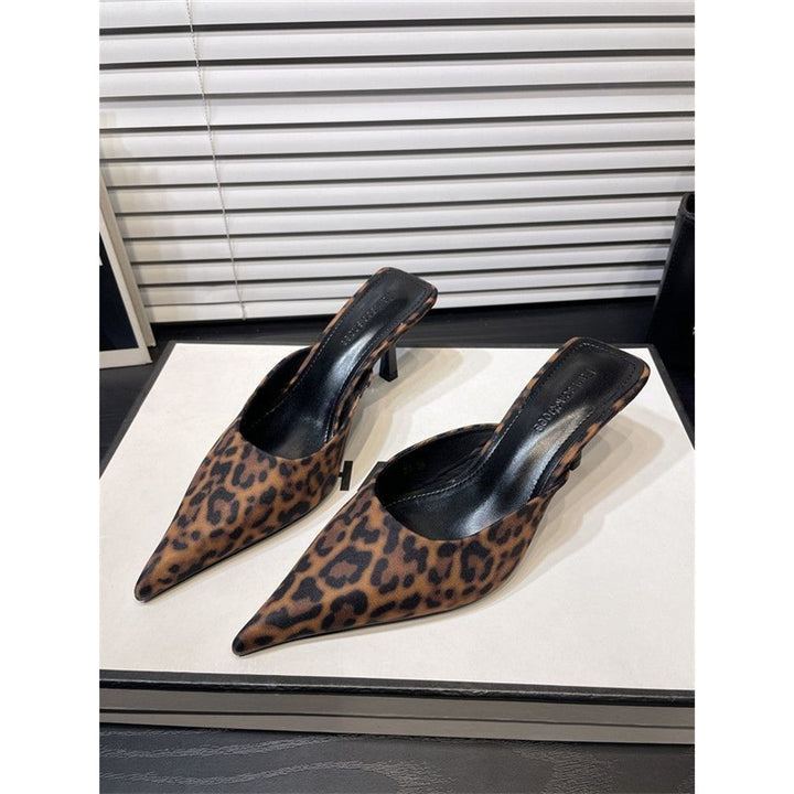 Damen Spitz zulaufende Mule mit niedrigem Kittenabsatz und fersenfreiem Design Drune