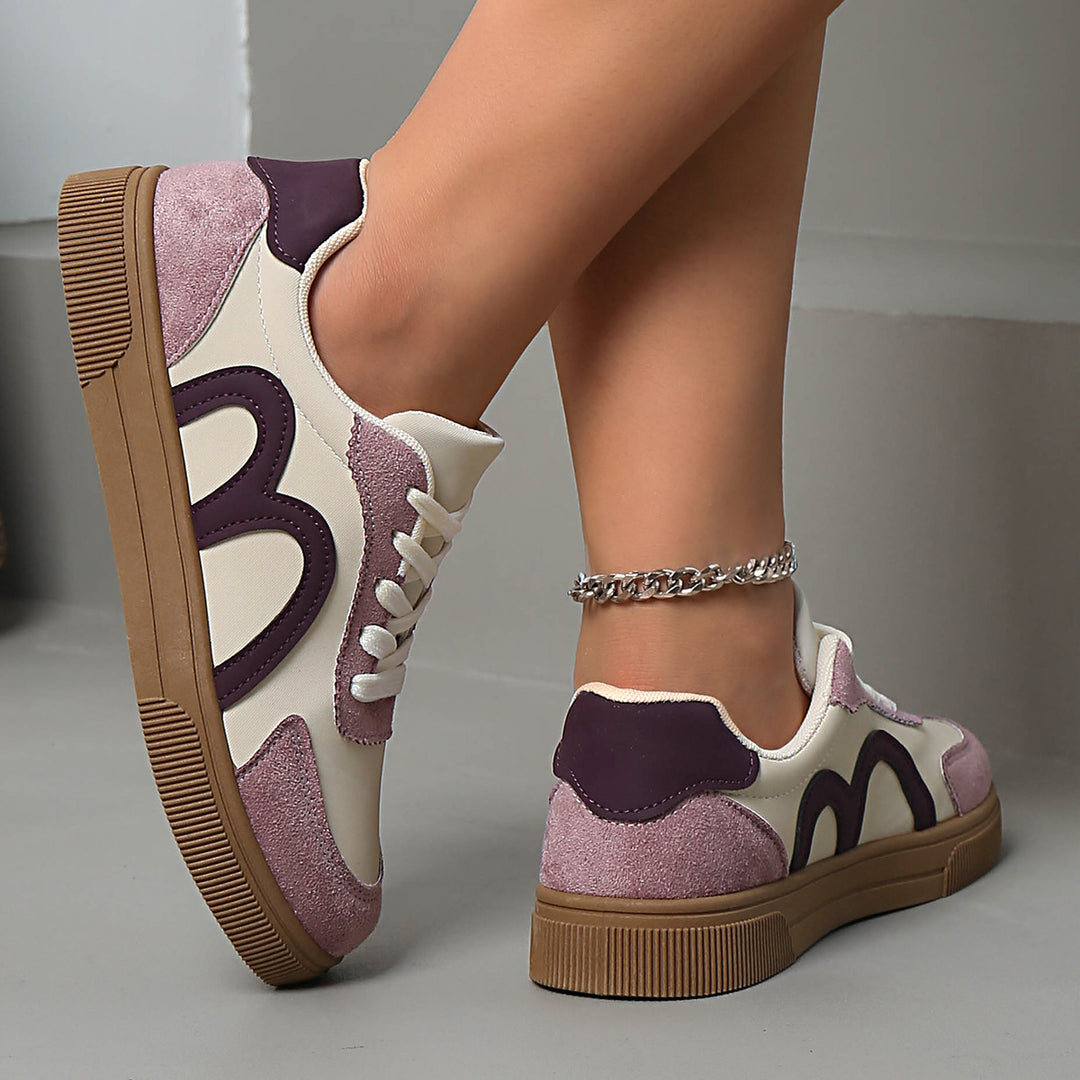 Damen Retro-Sneaker mit Velours‑Overlays, geschwungener Seitenapplikation und profilierter Gummisohle Drune