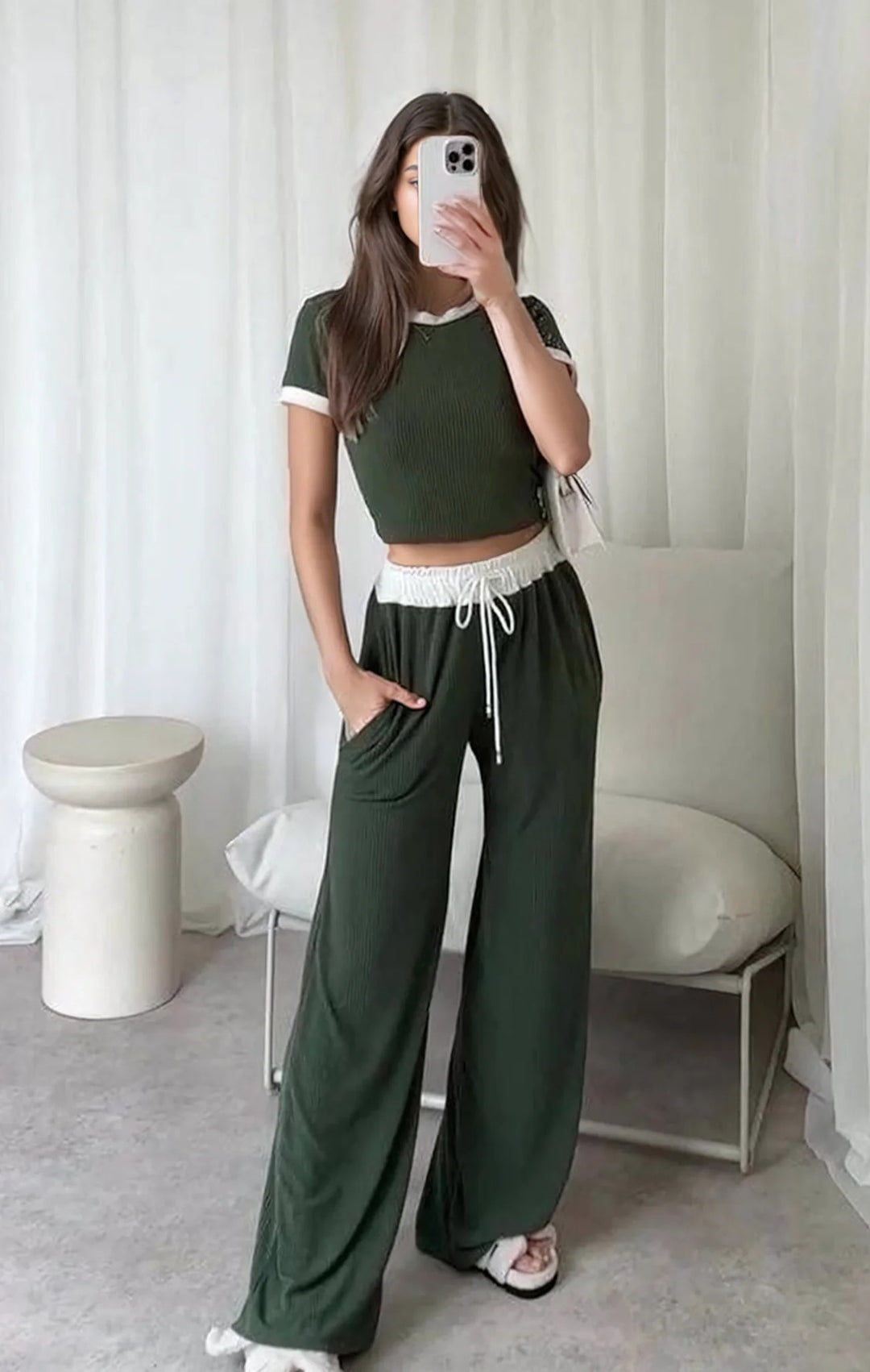 Damen Loungewear-Set mit cropped Oberteil und weitem Hosenbein Drune