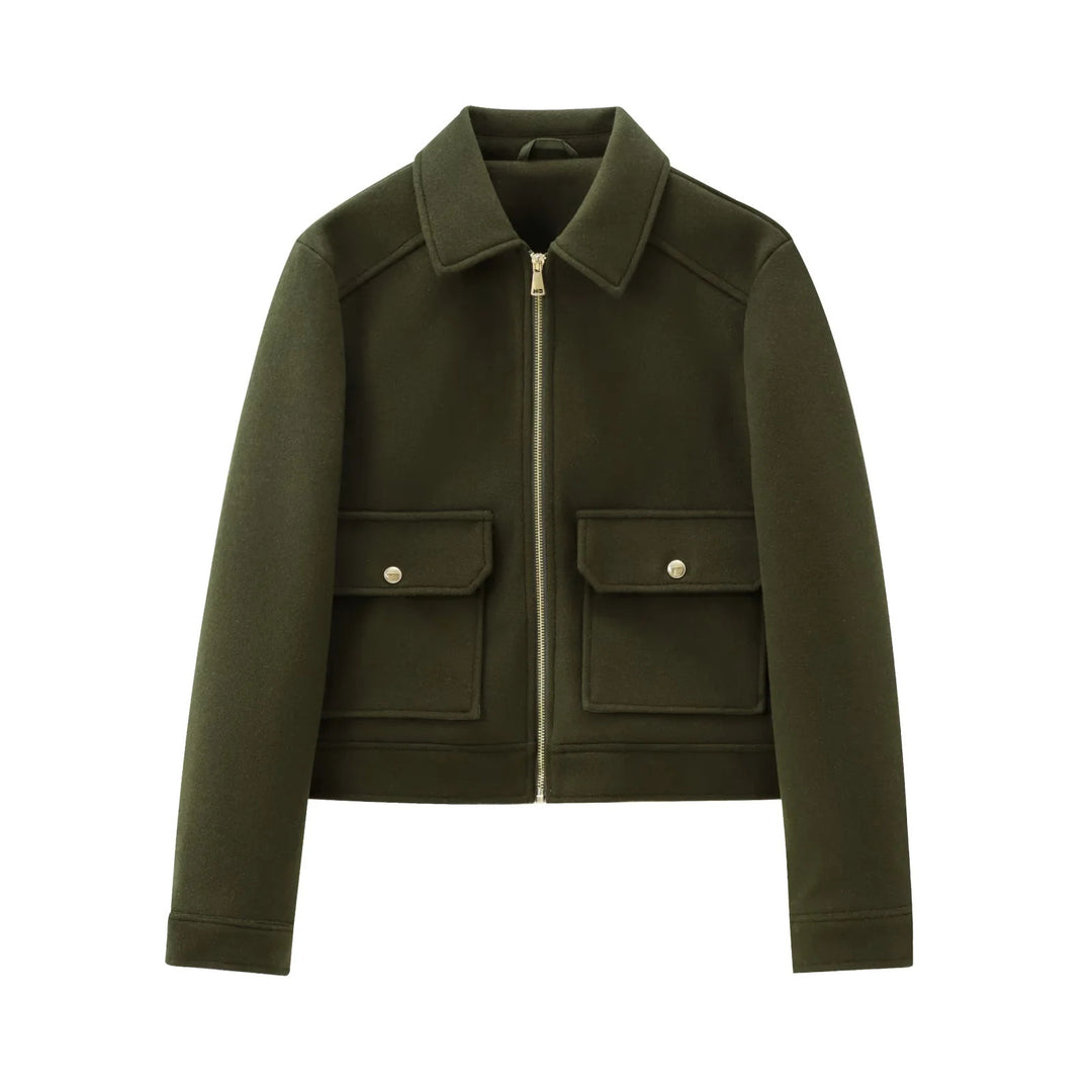 Damen 40+ kurze Woll‑Blousonjacke mit goldfarbenem Reißverschluss und aufgesetzten Pattentaschen Drune