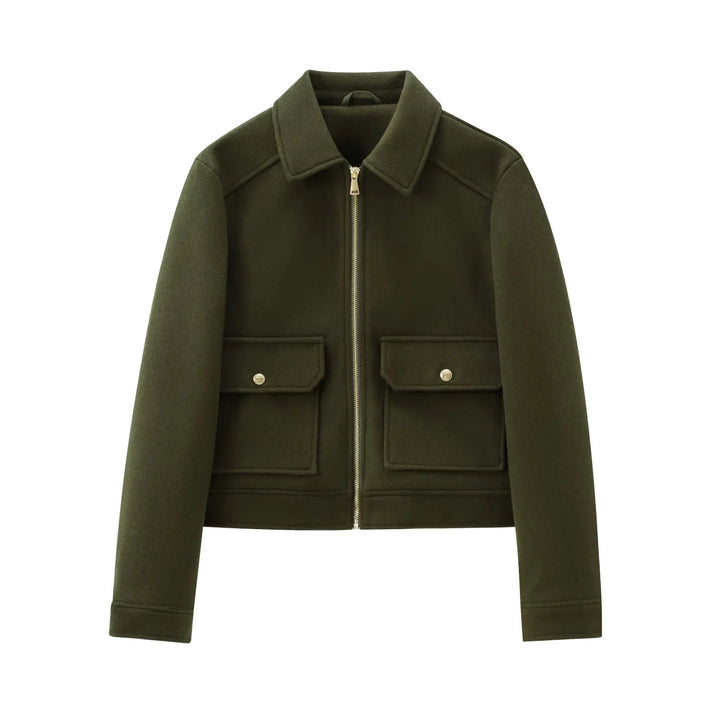 Damen 40+ kurze Woll‑Blousonjacke mit goldfarbenem Reißverschluss und aufgesetzten Pattentaschen Drune