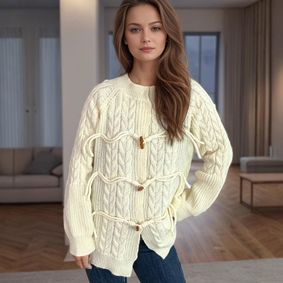 Damen Grobstrickjacke mit einzigartigem Kordelzug und dekorativen Holzknöpfen Drune