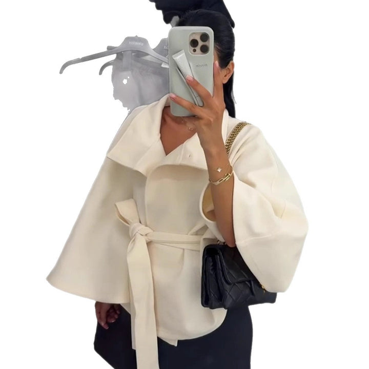 Damen Elegantes Woll-Cape mit Taillengürtel, Stehkragen und verdeckter Knopfleiste Drune