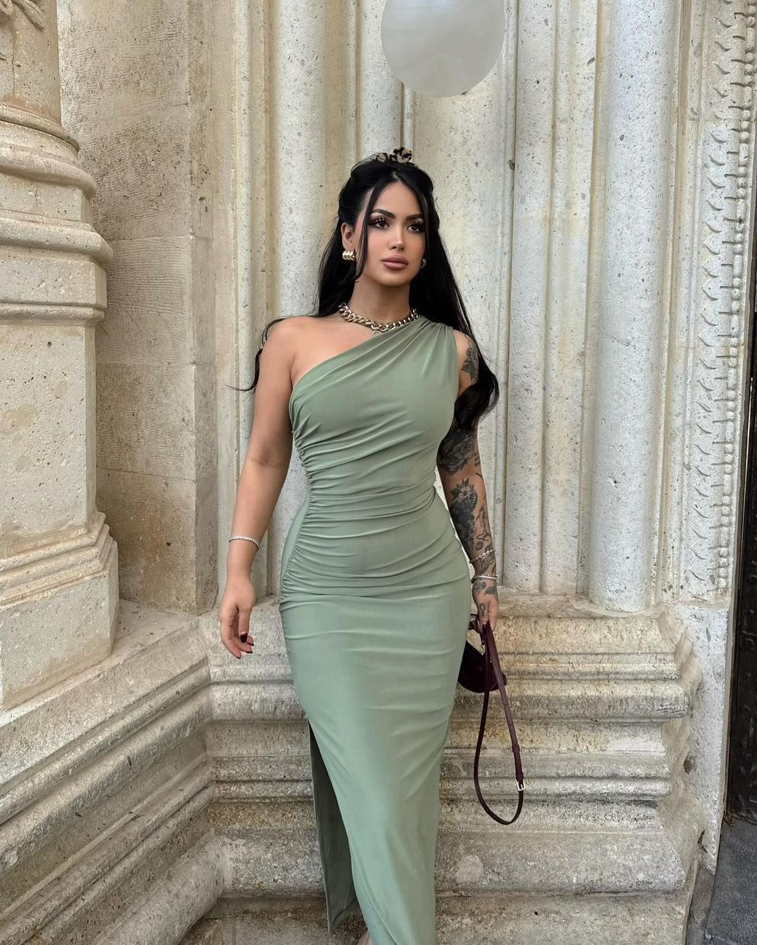 Damen elegantes langärmliges Maxikleid mit asymmetrischem Ausschnitt und Rüschendetails Drune