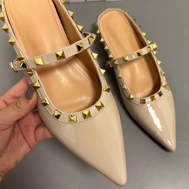 Damen Spitz zulaufende Lack‑Mary‑Jane Mules mit gepolstertem Komfortfußbett und goldenen Pyramidennieten Drune