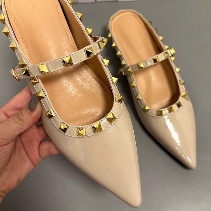 Damen Spitz zulaufende Lack‑Mary‑Jane Mules mit gepolstertem Komfortfußbett und goldenen Pyramidennieten Drune