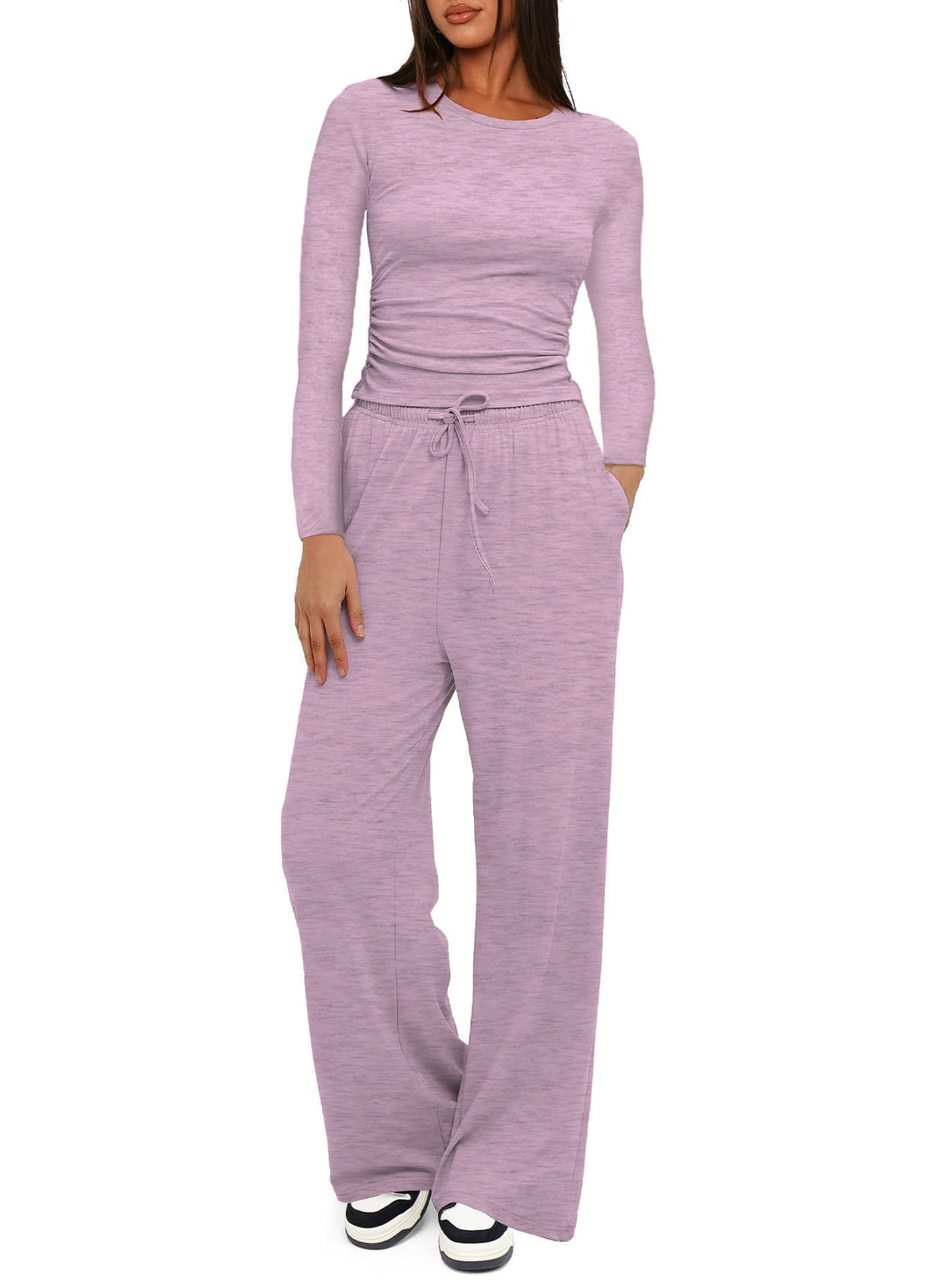 Damen Figurnahe Langarmshirt mit seitlicher Raffung und weiter Tunnelzug-Jogginghose Drune