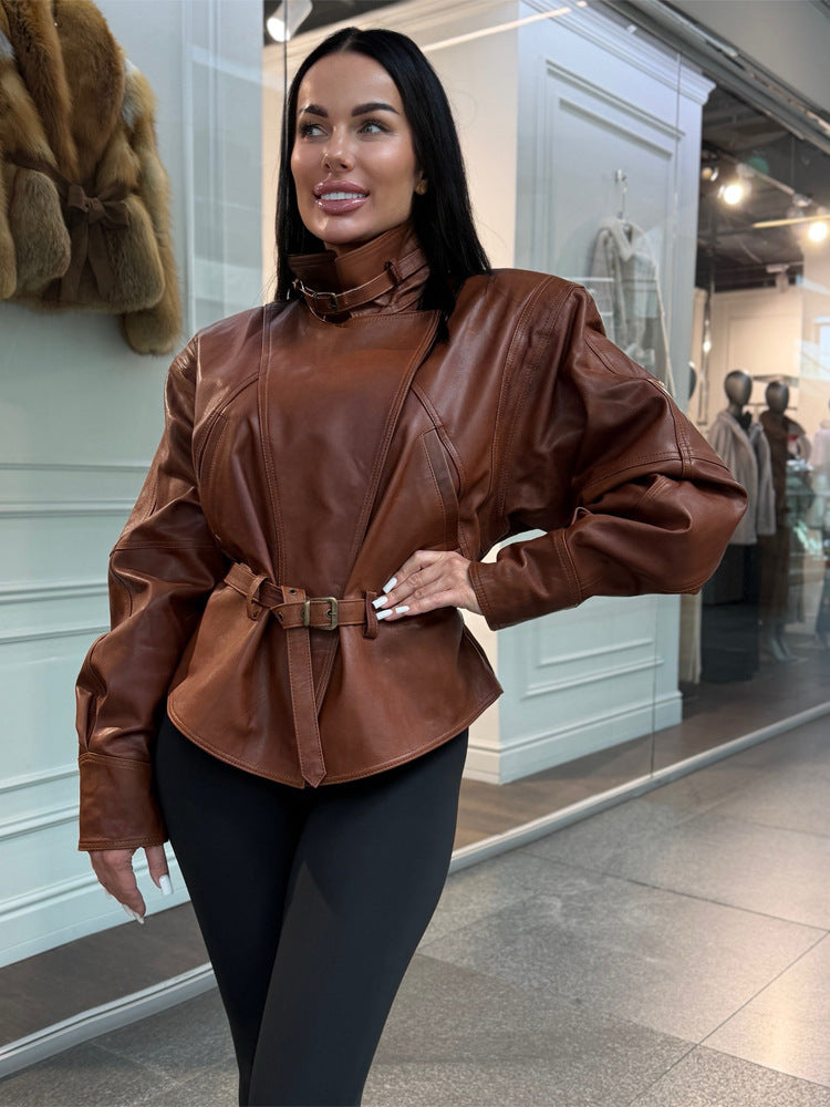 Damen Taillierte Kunstlederjacke mit Stehkragen, Nackenriemen und figurformendem Taillengürtel Drune
