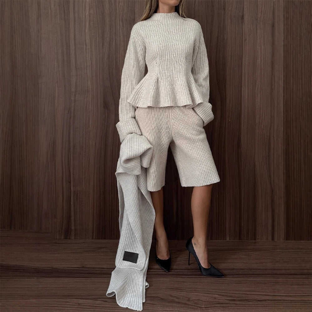 Damen Feinstrick-Zweiteiler mit tailliertem Peplum-Pullover und High-Waist-Bermuda Drune