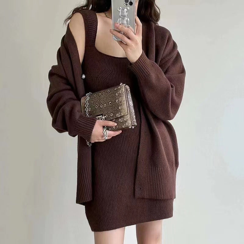 Damen Langstrickkleid mit tiefem V-Ausschnitt und lässiger Knopfleiste Drune