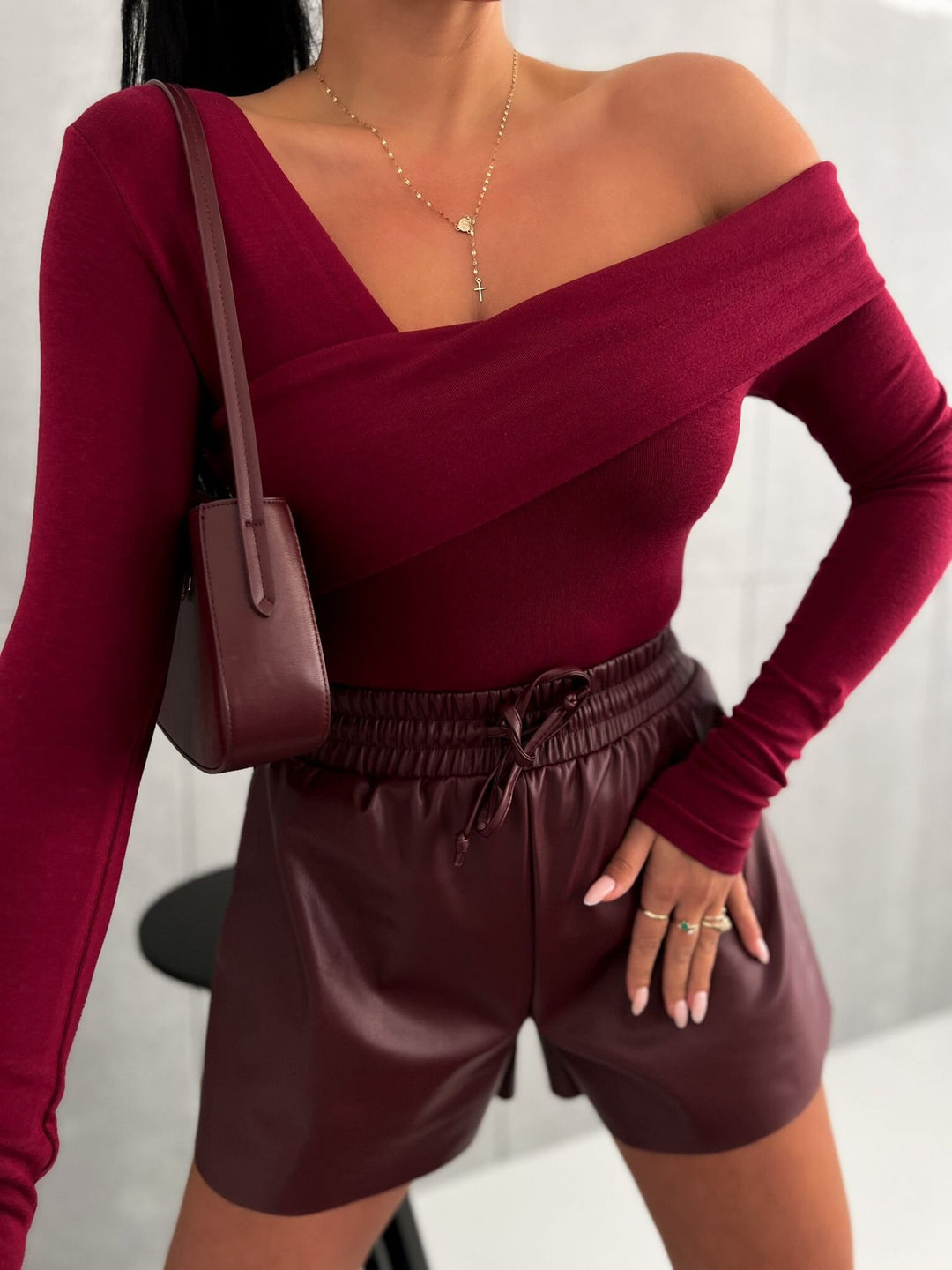 Damen Elegantes Oberteil mit asymmetrischem Schnitt und langen Ärmeln Drune