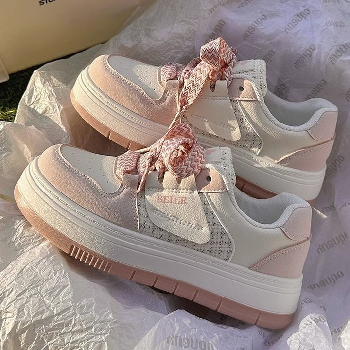 Damen Freizeit-Sneaker mit zweilagiger Wedgesohle, Tweedpaneel und geflochtenen Schnürsenkeln Drune