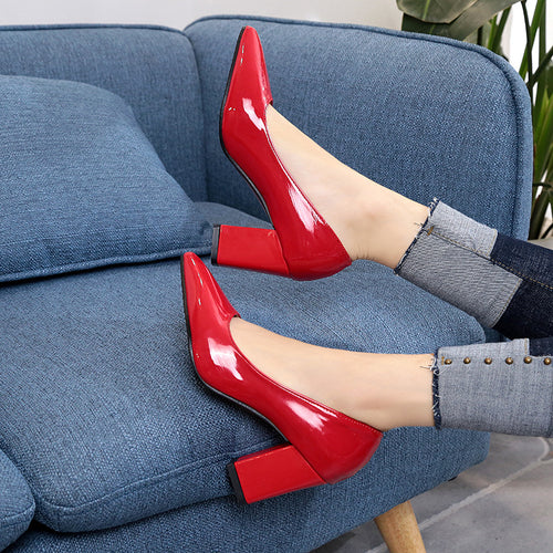Damen Elegante Lack‑Pumps mit spitzer Kappe, gepolstertem Komfortfußbett und mittelhohem Blockabsatz Drune