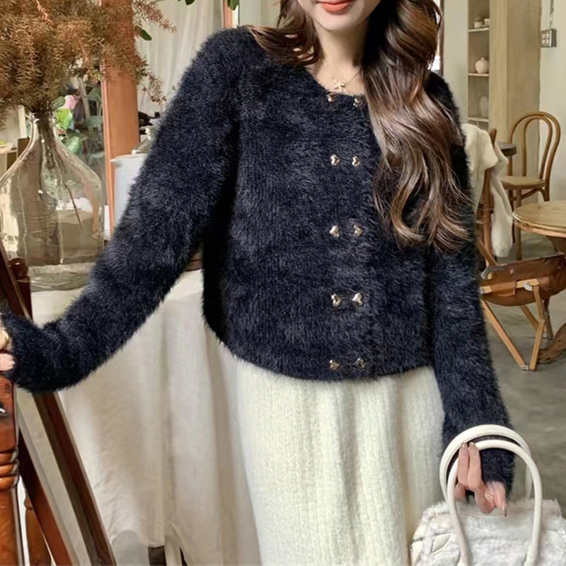Damen Flauschige Strickjacke mit goldenen Knopfdetails Drune