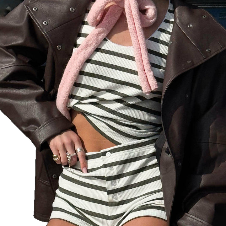 Damen nan gestreiftes Ripp-Lounge-Set mit taillenhohen Knopf-Shorts und schmalem V-Ausschnitt Drune