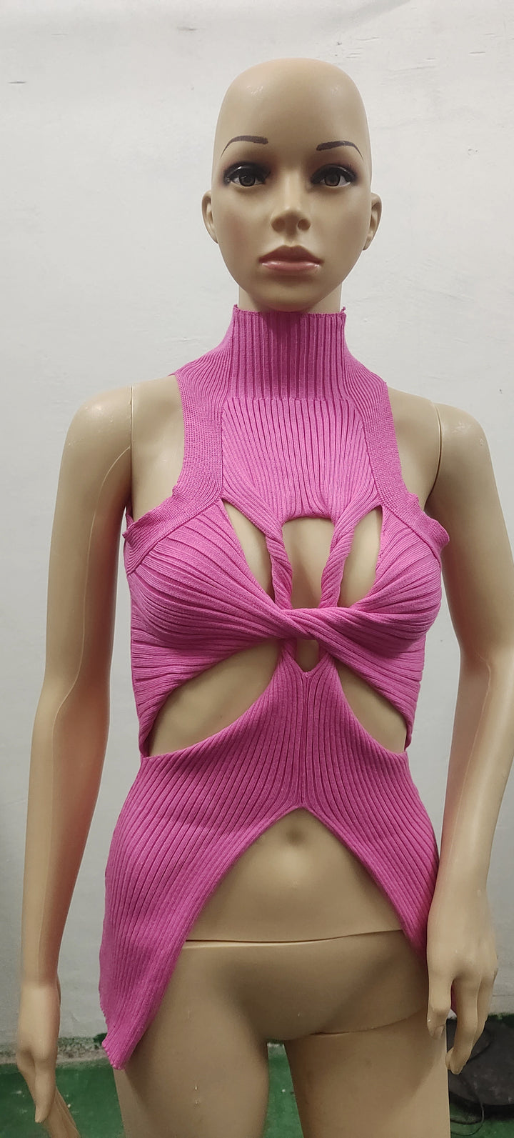Damen figurbetontes Cut-Out Top mit hohem Kragen Drune