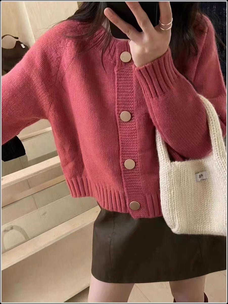 Damen Strickjacke mit Rundhalsausschnitt und dekorativen Knöpfen Drune