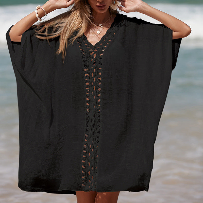 Damen eleganter Strandponcho mit raffinierten Häkelakzenten und tiefem V-Ausschnitt Drune