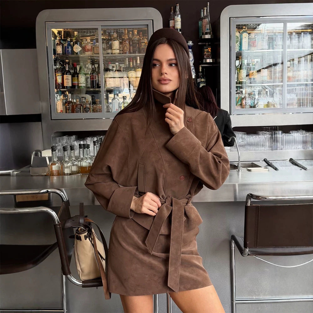 Damen Kurzes Veloursleder‑Set: Taillierter Blouson mit Stehkragen & passendem Minirock Drune