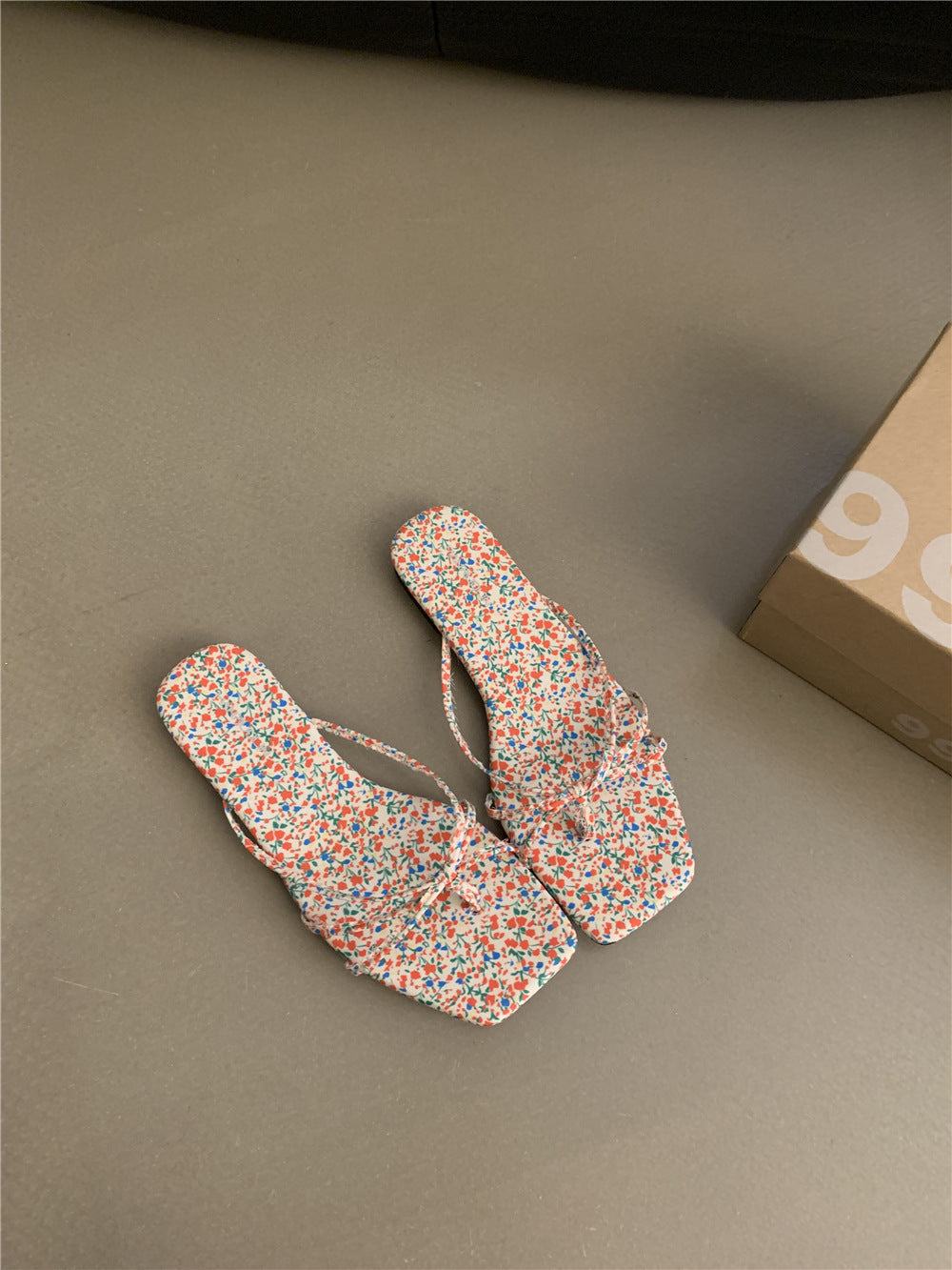 Damen Stylische Riemchen-Sandalen mit quadratischer Zehenpartie und feinem Bindedesign Drune