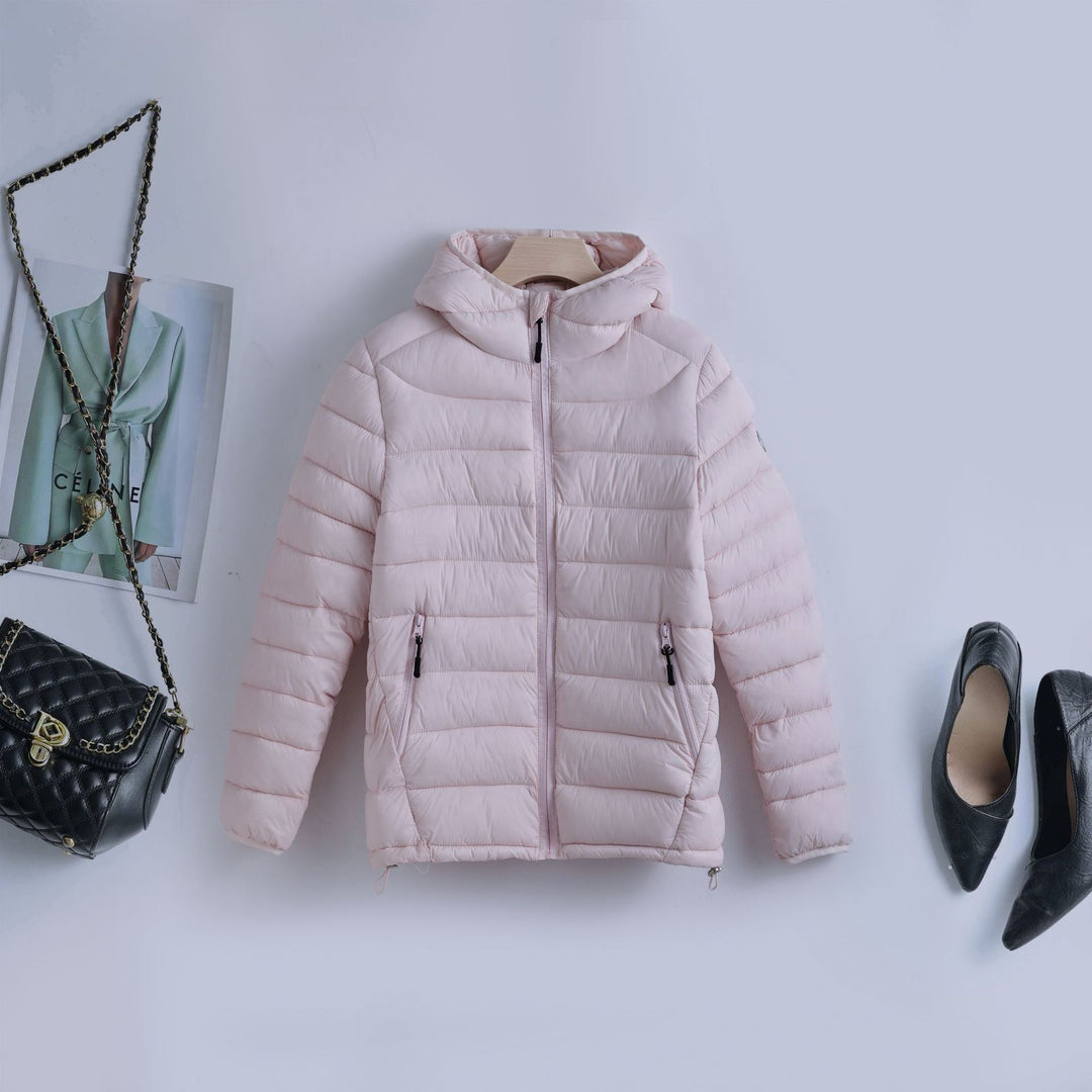 Damen nan ultraleichte gesteppte Kapuzenjacke mit thermoisolierender Füllung und taillierbarem Tunnelzug Drune
