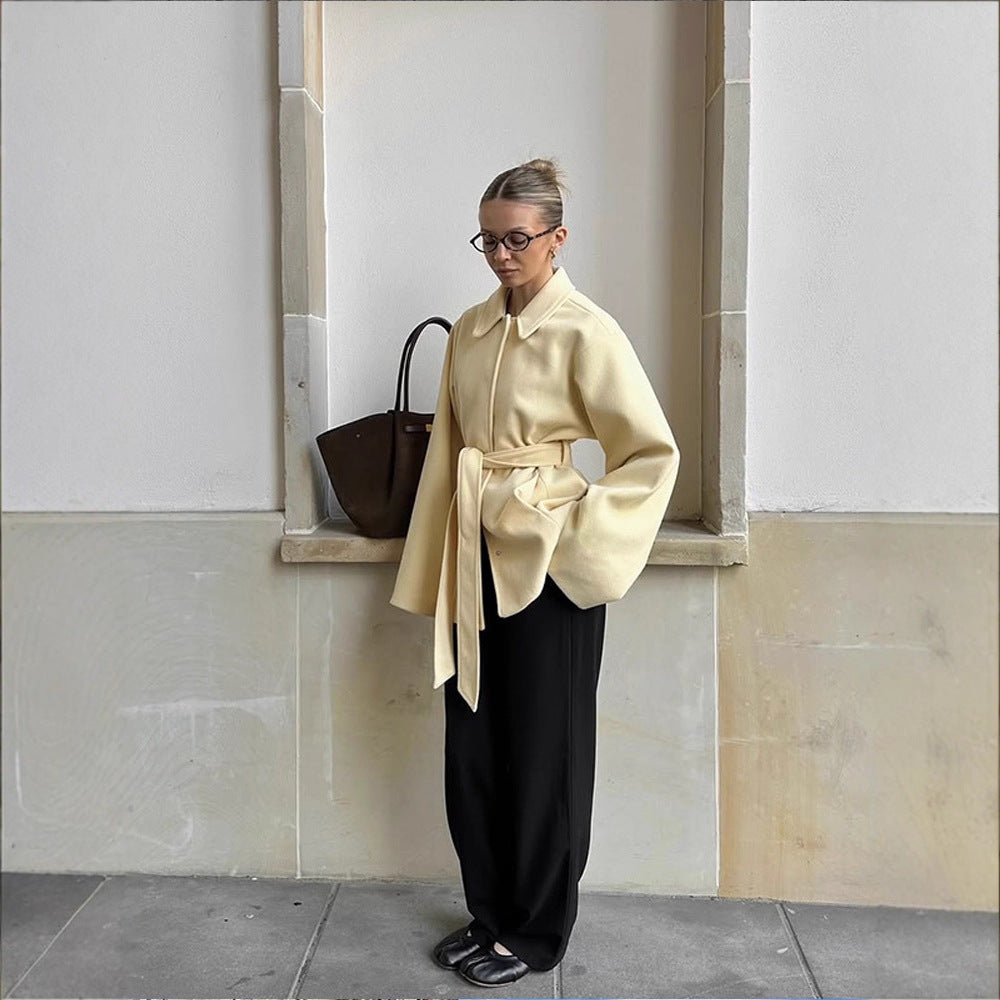Damen Kurzmantel mit Bindegürtel, kastiger Oversize‑Silhouette und weiten Ärmeln Drune
