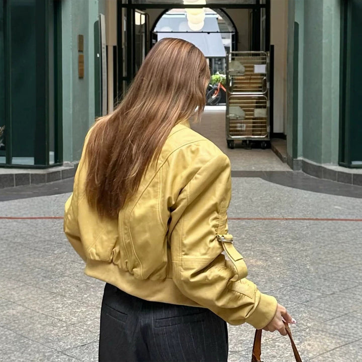 Damen Kurz‑Bomberjacke im Boxy‑Cut mit markanten Nahtdetails, Reißverschlusstaschen und gerippten Bündchen Drune
