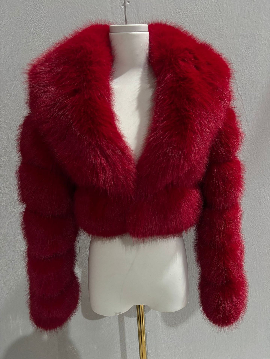 Damen Kurz geschnittene Kunstpelz‑Bolerojacke mit voluminösem Schalkragen Drune