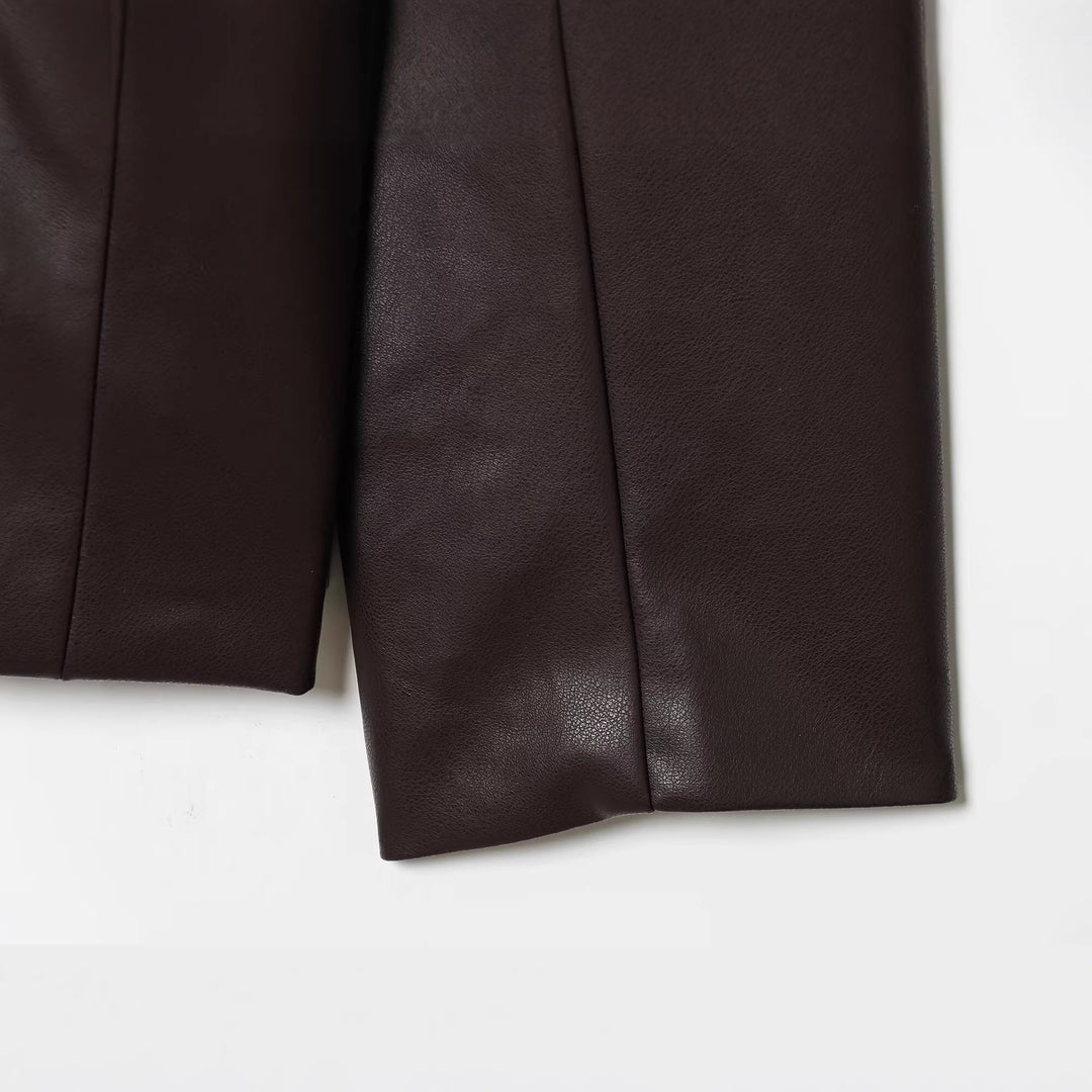 Damen Knopfblazer aus veganer Lederoptik im Cropped‑Boxy‑Schnitt mit Rundhalsausschnitt Drune