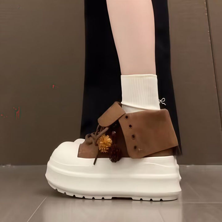 Damen Sportliche Plateau-Sneaker mit verspielten Anhängern Drune